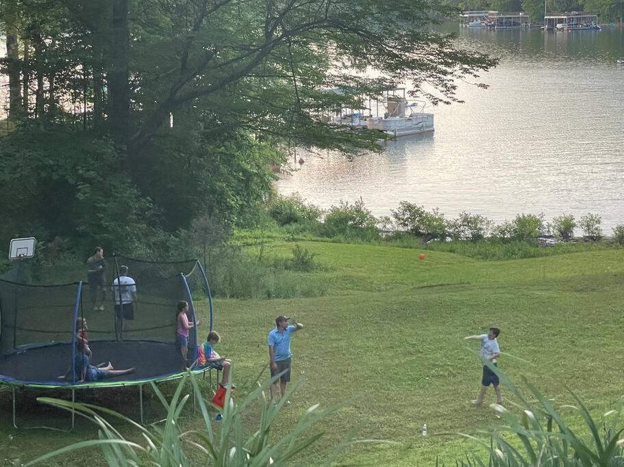فيلا Cozy, Lake Lanier Property With Amazing Views داوسونفيل المظهر الخارجي الصورة