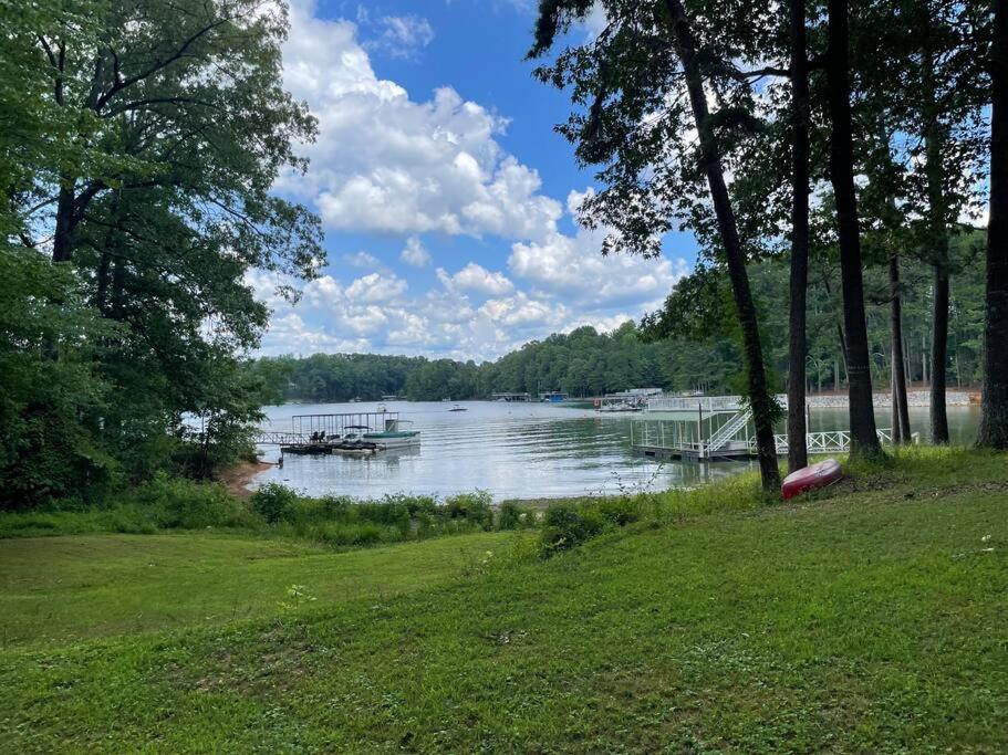 فيلا Cozy, Lake Lanier Property With Amazing Views داوسونفيل المظهر الخارجي الصورة